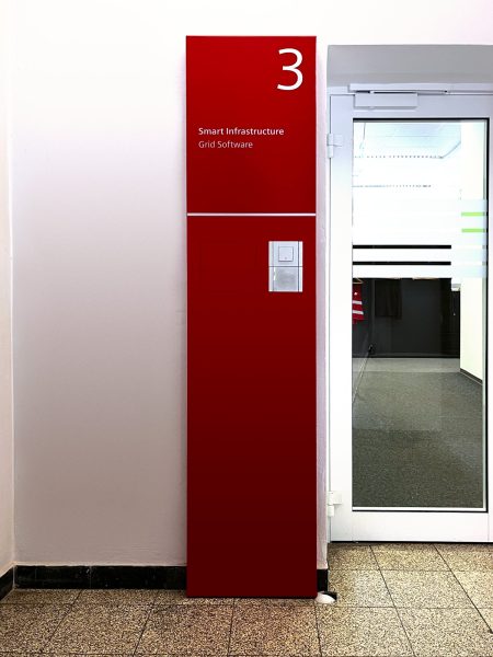 Glasstele im Siemensgebäude