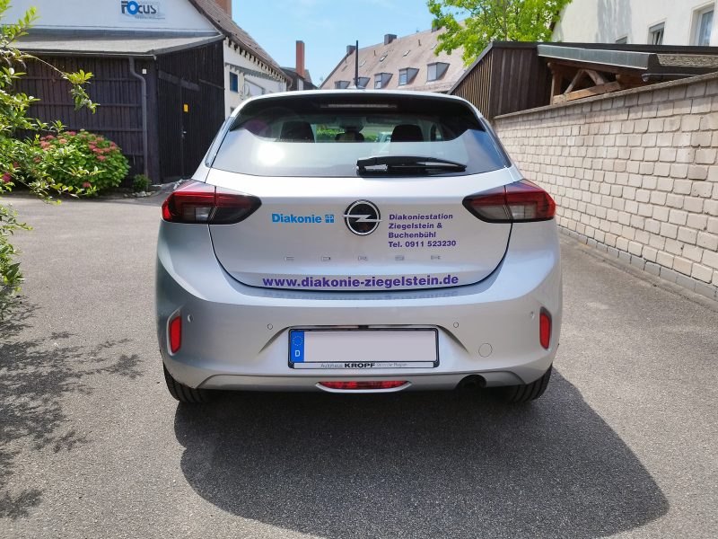 Opel Corsa mit dreiseitiger Folierung