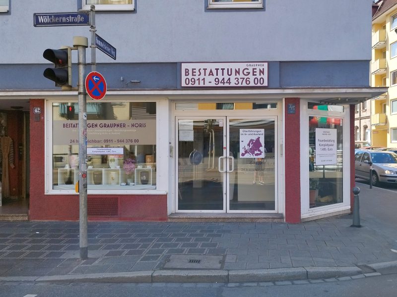 Schaufenster mit Glasdekor-, Plot- und Digitaldruckfolie