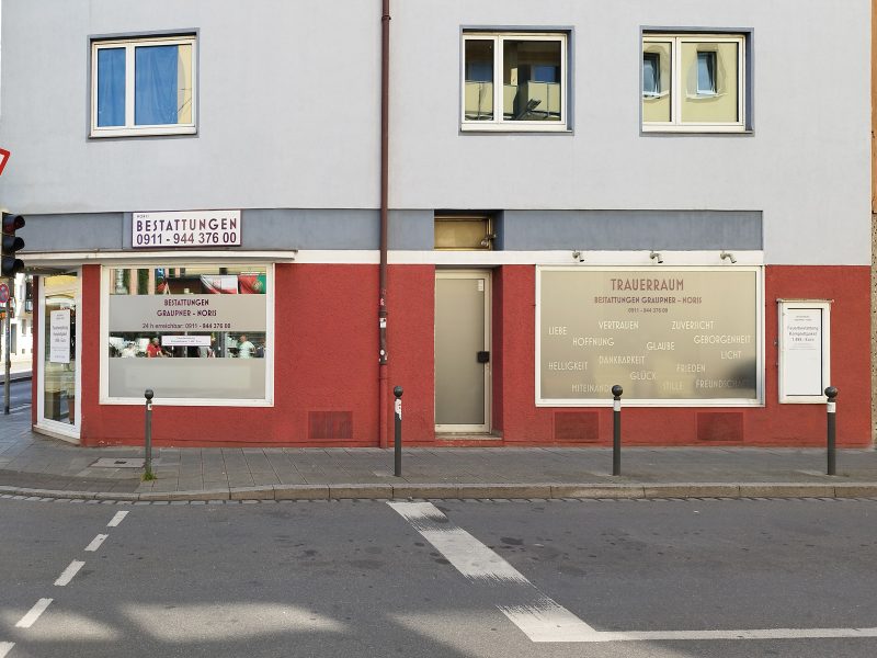 Schaufenster mit Glasdekor-, Plot- und Digitaldruckfolie